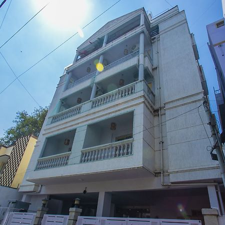 Oyo 23360 White Bricks Inn Bangalore Bagian luar foto