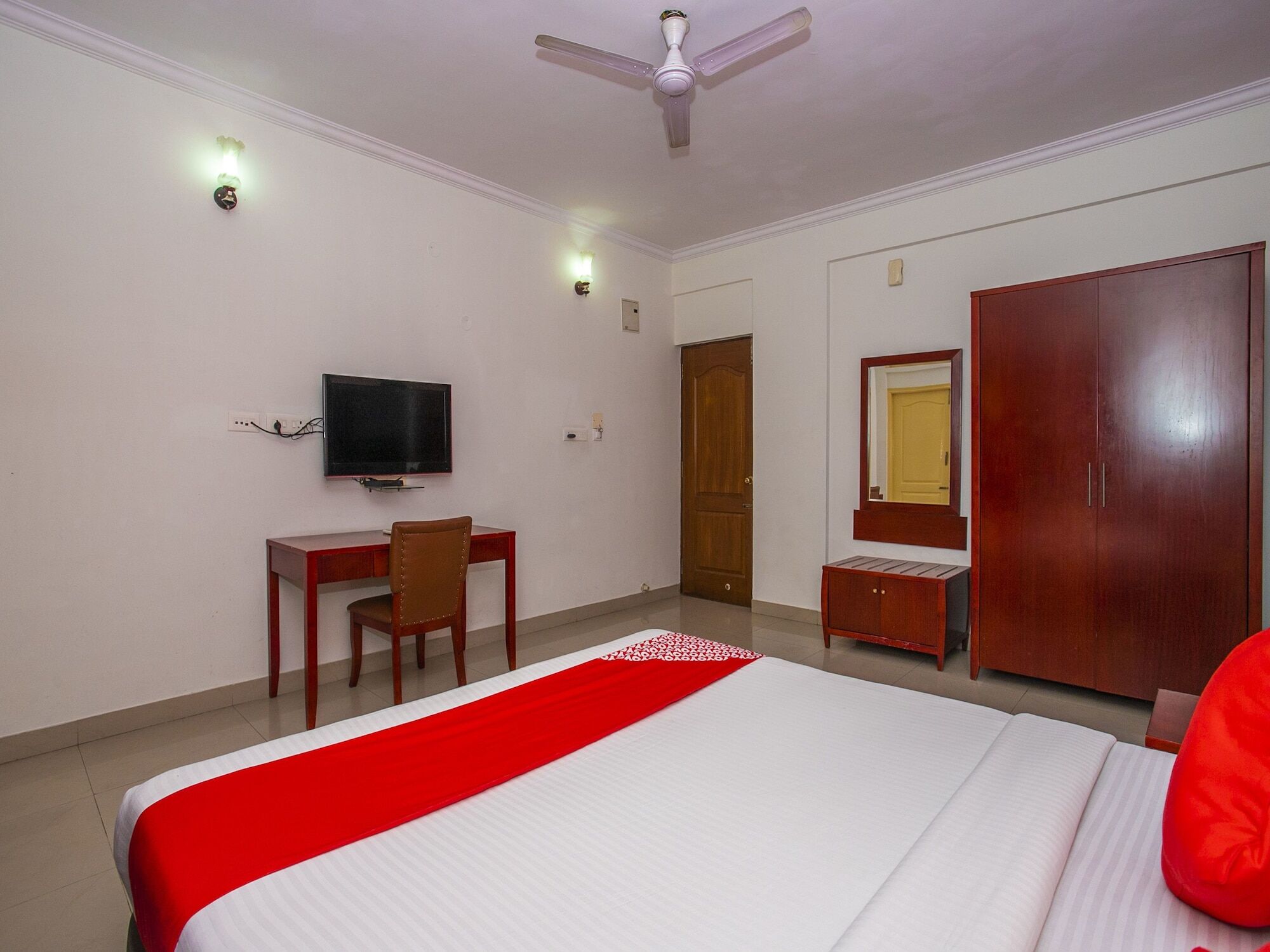 Oyo 23360 White Bricks Inn Bangalore Bagian luar foto